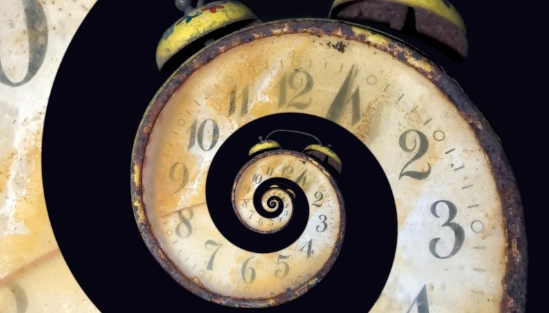 Studiengangsbild, zeigt eine spiralförmige Uhr.