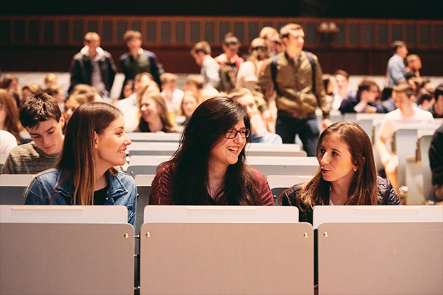 Studierende im Hörsaal